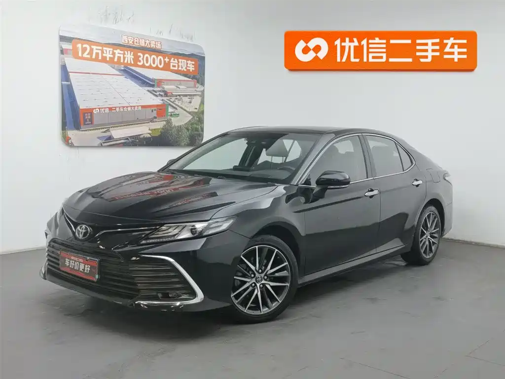 Toyota Camry 2022 — фото 1