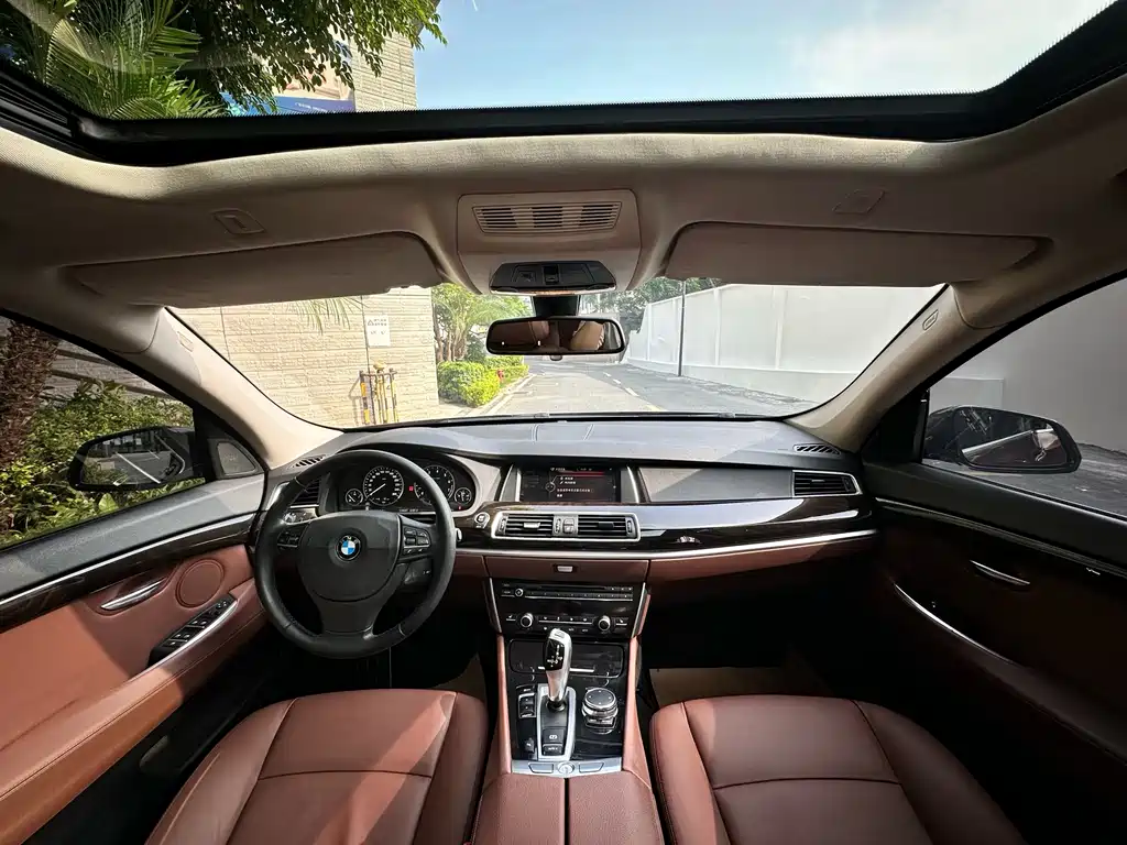 BMW 5 Series GT 2015 — фото 16