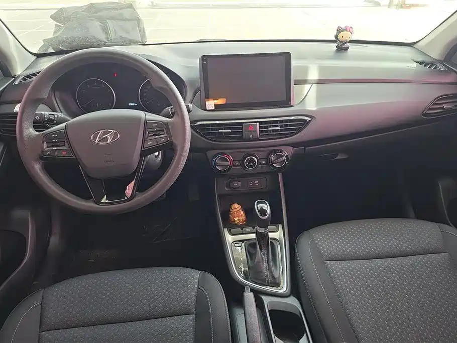 Hyundai Elantra 2018 — фото 12