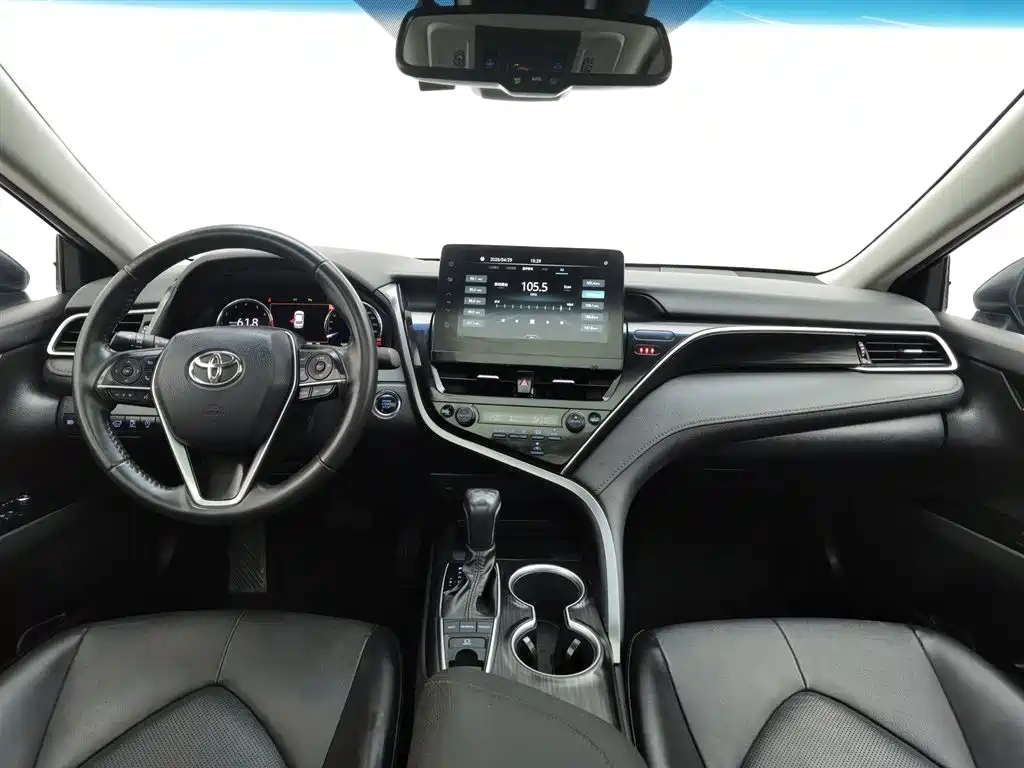 Toyota Camry 2022 — фото 5