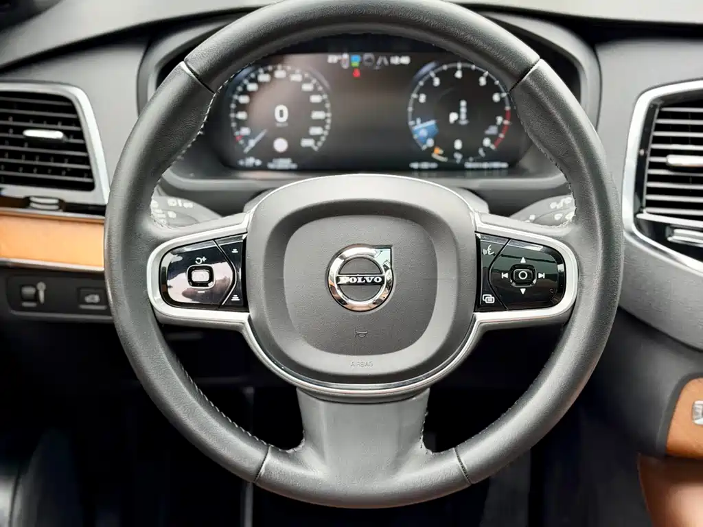 Volvo XC90 2022 — фото 16