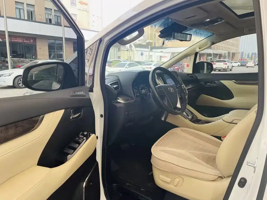 Toyota Vellfire 2022 — фото 13