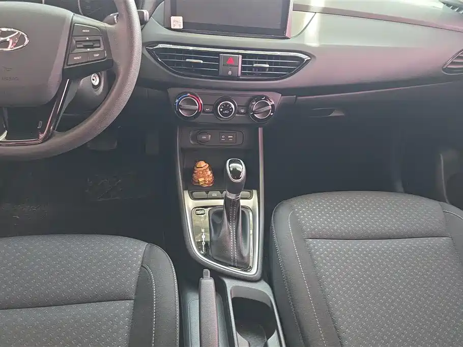 Hyundai Elantra 2018 — фото 16