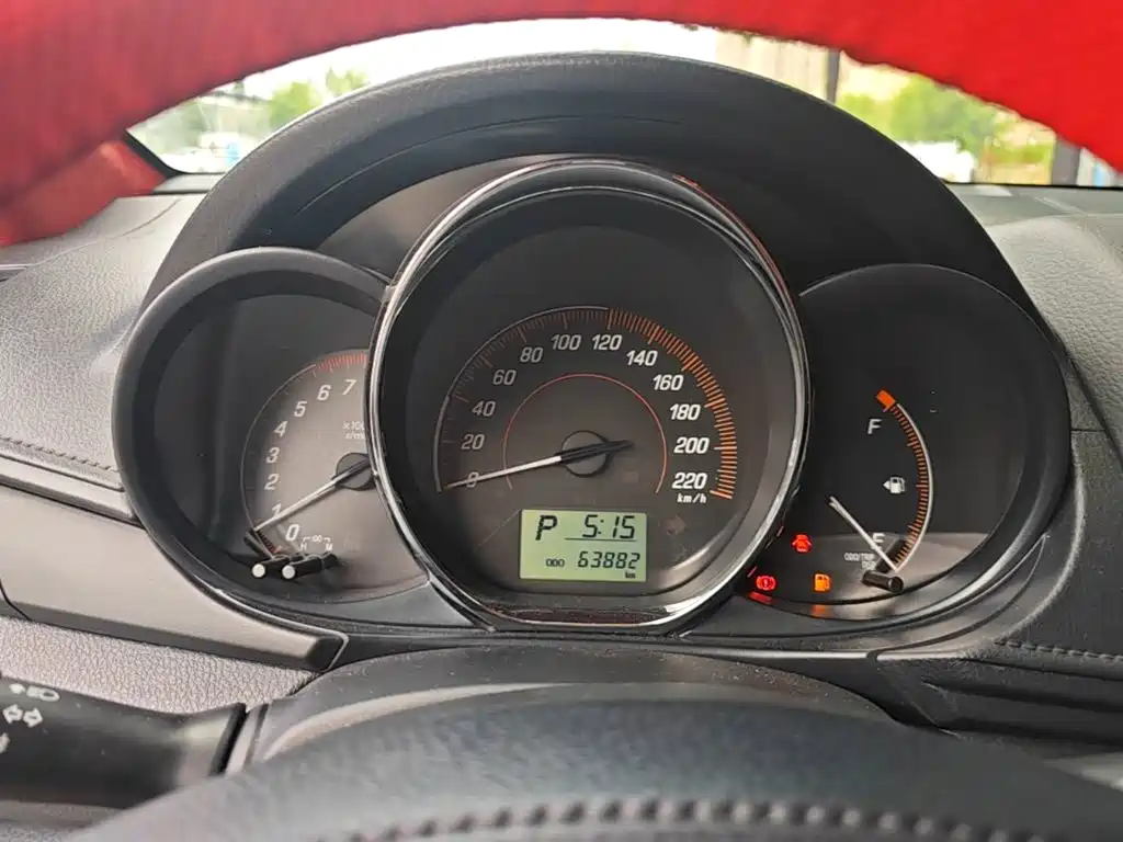 Toyota Yaris L 2021 — фото 12