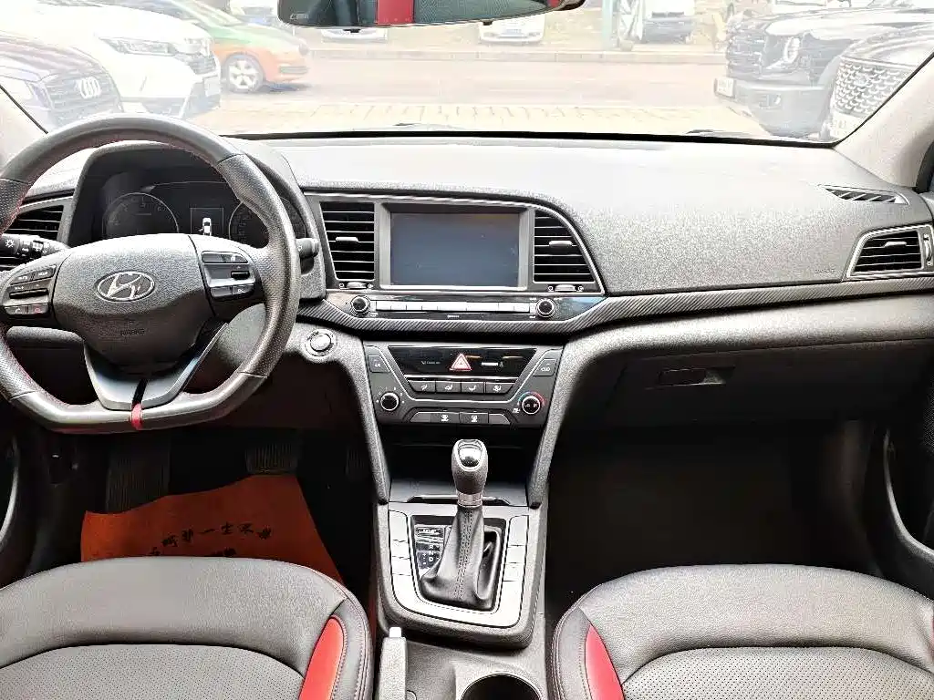 Hyundai Elantra 2018 — фото 5