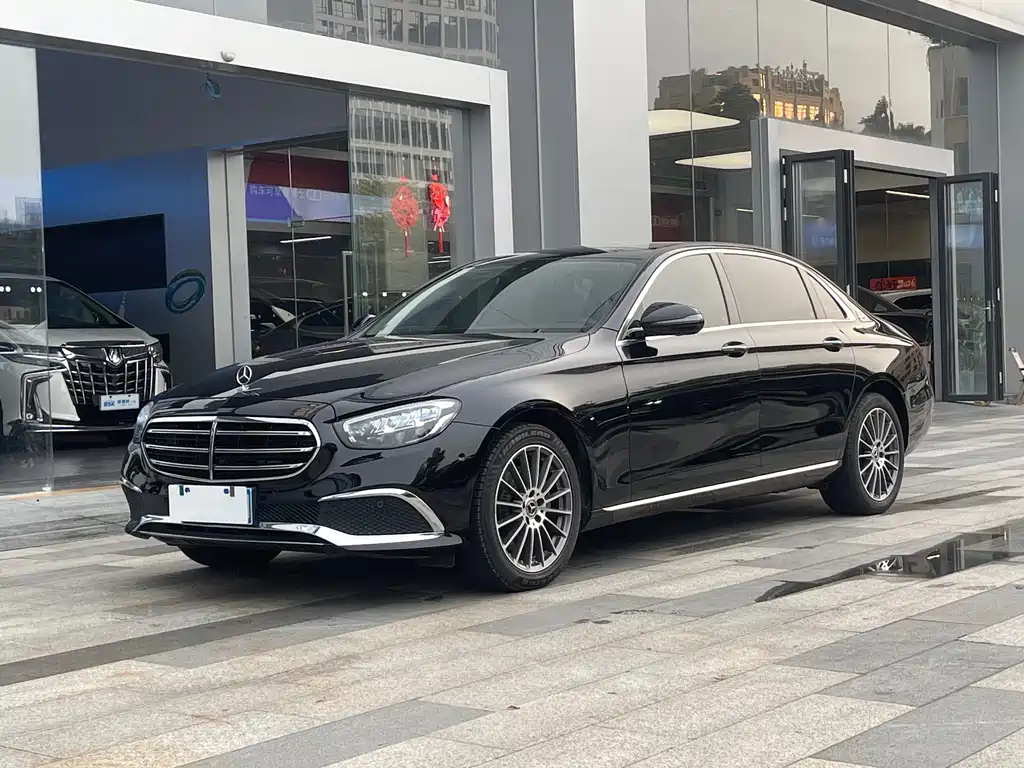 Mercedes-Benz E-Class 2023 — фото 18