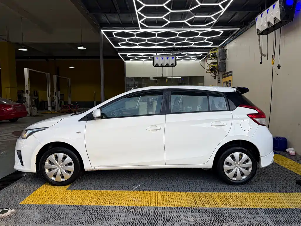 Toyota Yaris L 2016 — фото 3