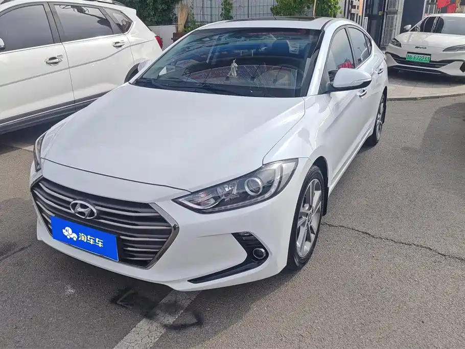 Hyundai Elantra 2019 — фото 1