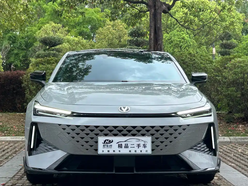 Changan UNI-V 2025 — фото 2