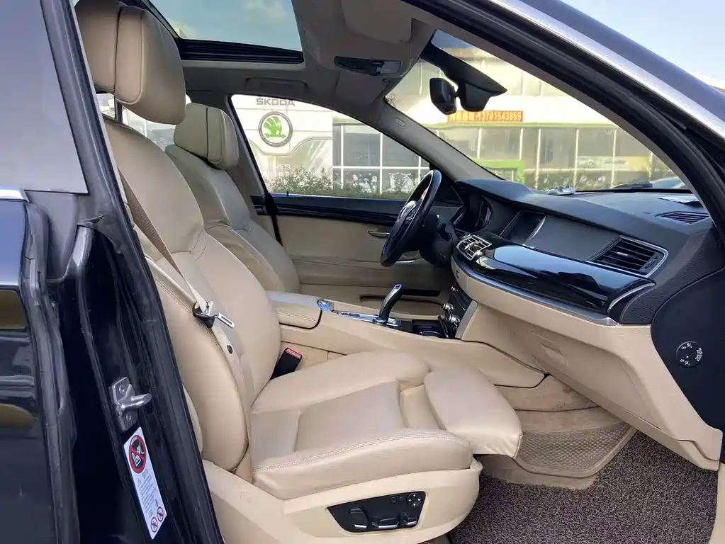 BMW 5 Series GT 2011 — фото 14
