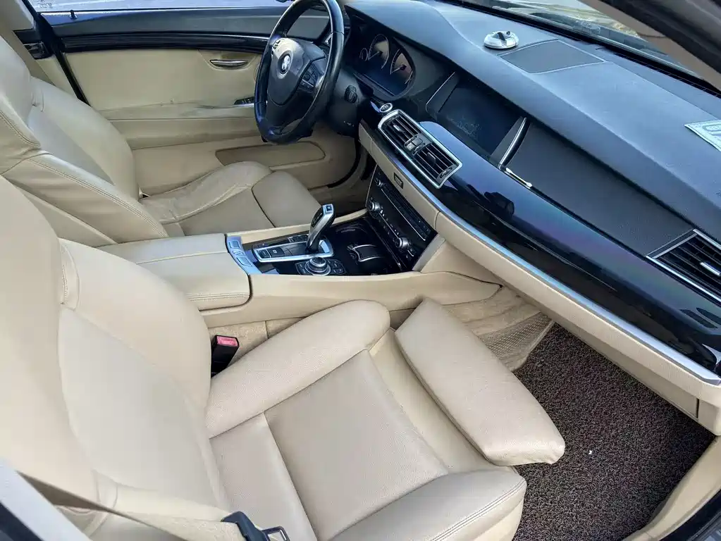 BMW 5 Series GT 2011 — фото 15