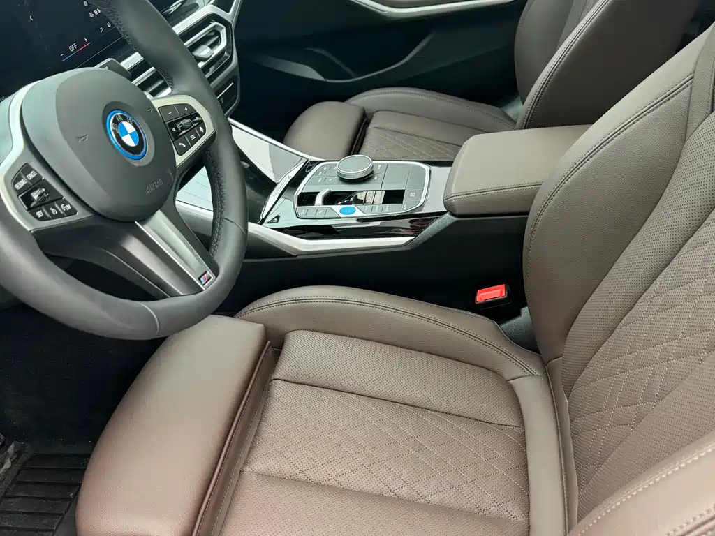 BMW i3 2024 — фото 5
