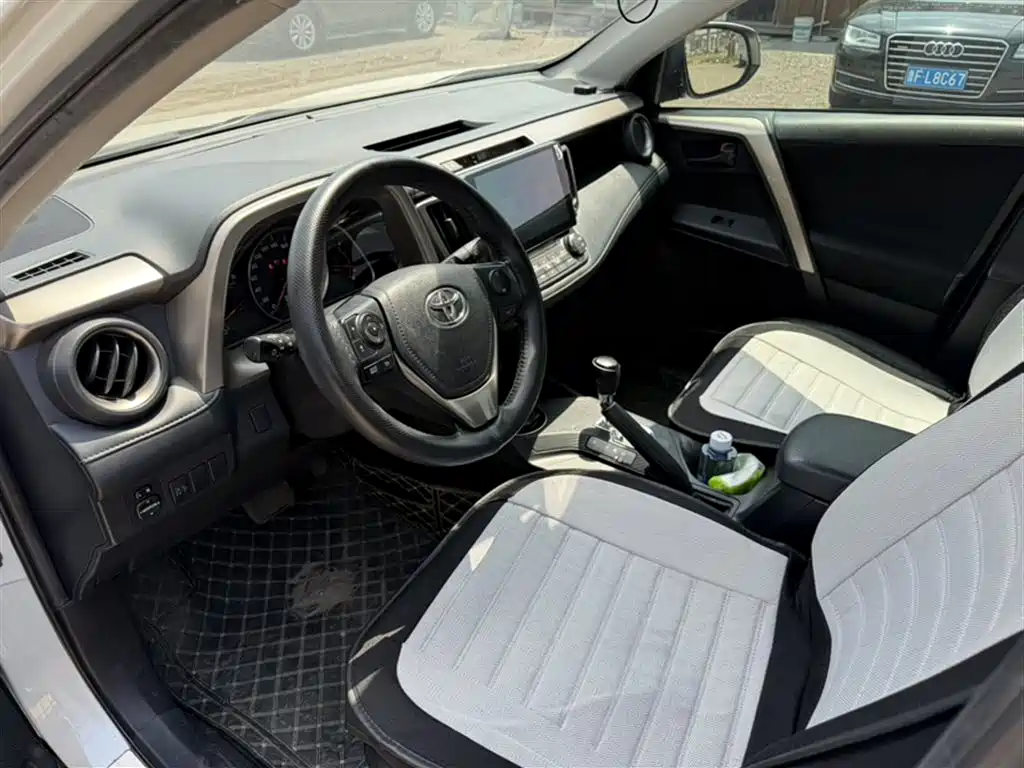 Toyota RAV4 2016 — фото 13