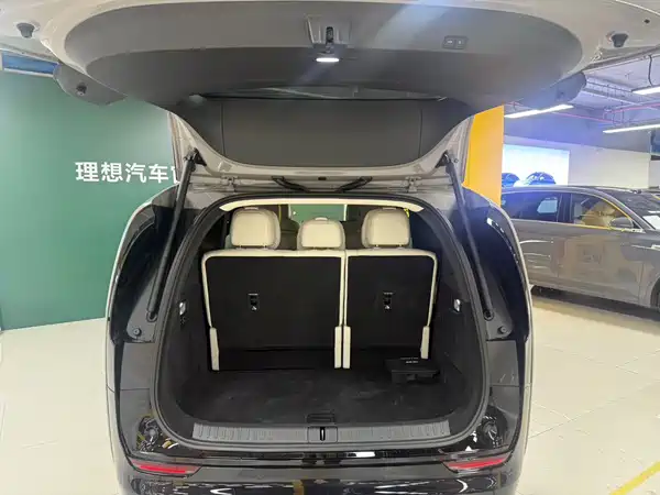 Li Auto MEGA 2025