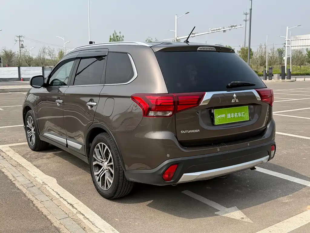 Mitsubishi Outlander 2016 — фото 6