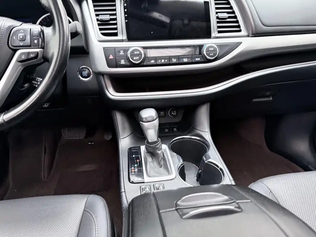Toyota Highlander 2020 — фото 16
