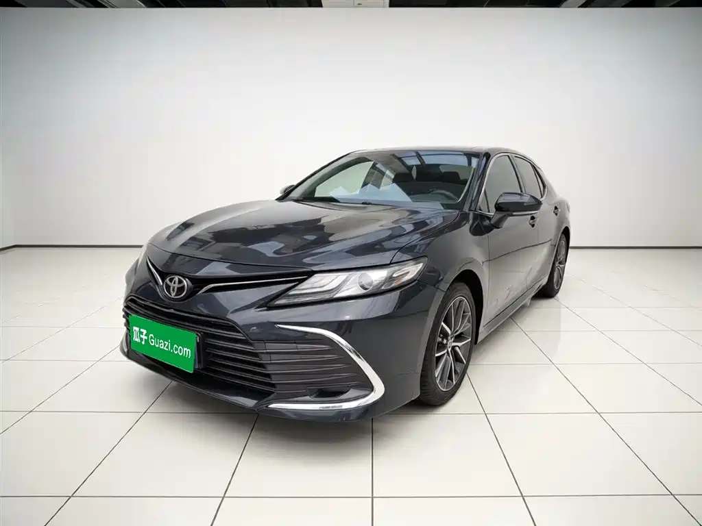 Toyota Camry 2021 — фото 1