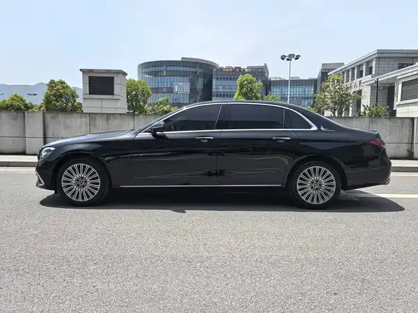 Mercedes-Benz E-Class 2023