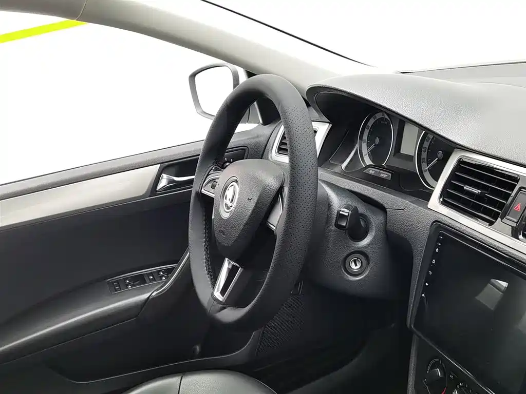 Skoda Rapid 2018 — фото 22
