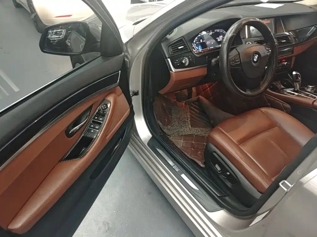 BMW 5 Series 2015 — фото 16