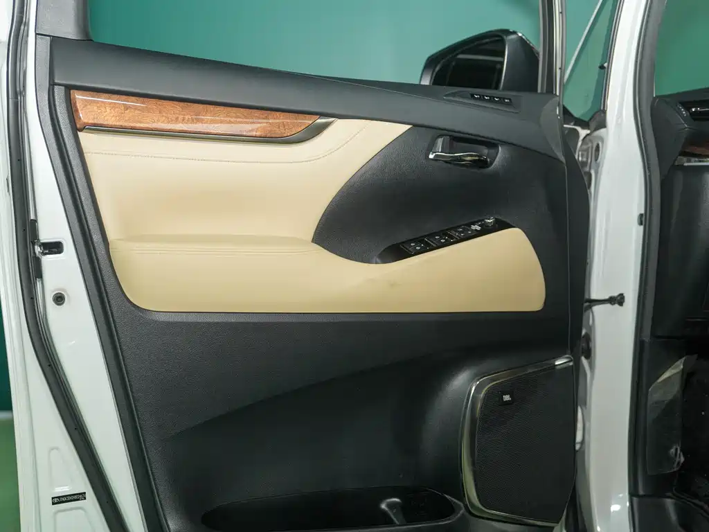 Toyota Alphard 2017 — фото 9