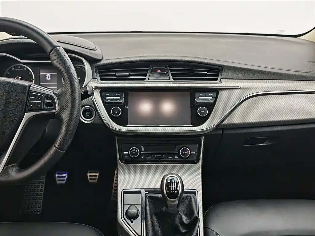 Geely Emgrand GS 2017 — фото 12
