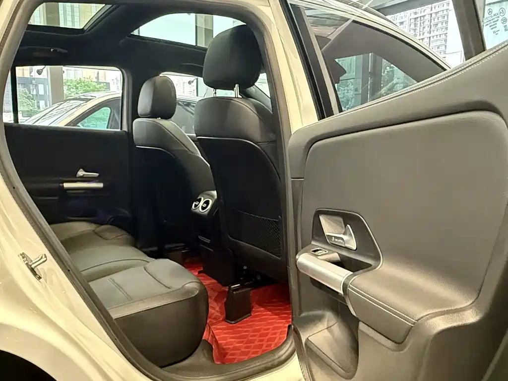 Mercedes-Benz GLA 2023 — фото 10