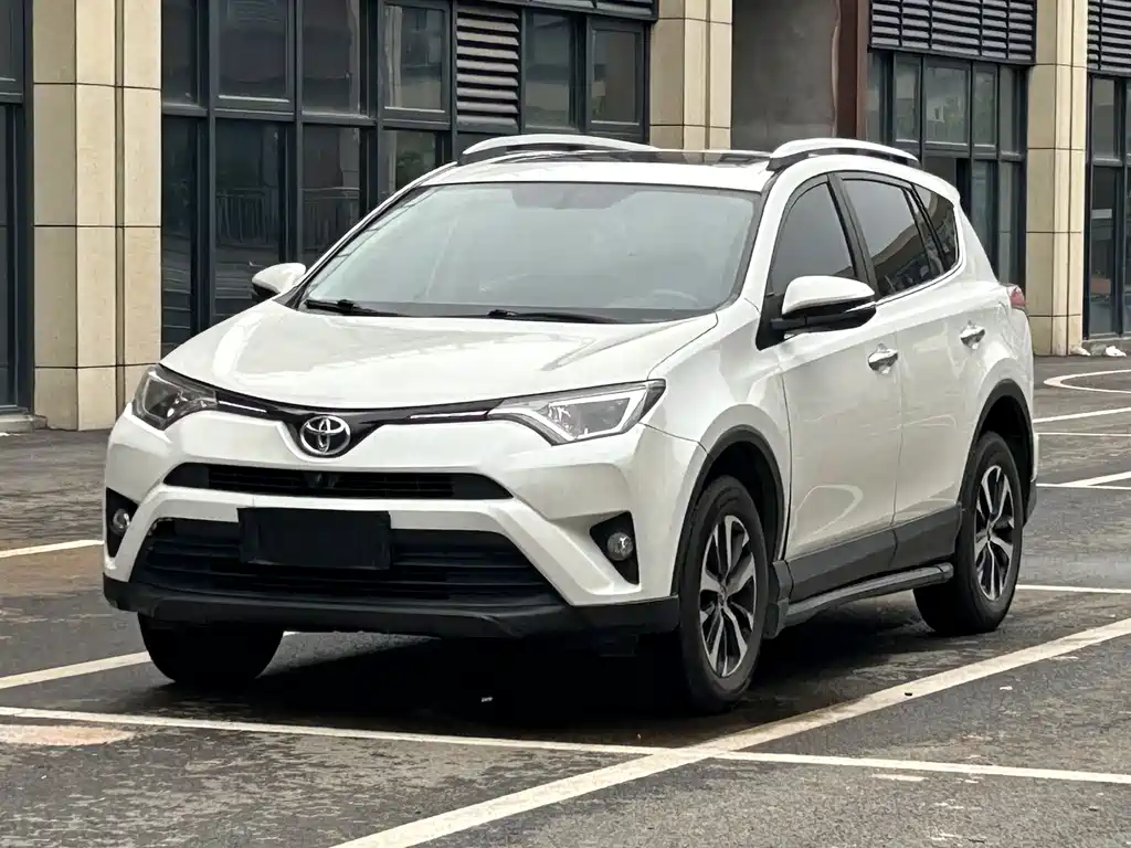 Toyota RAV4 2019 — фото 1