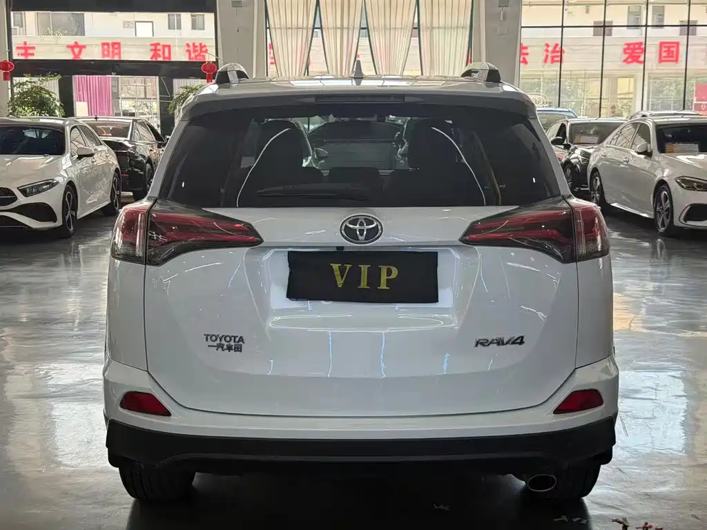 Toyota RAV4 2019 — фото 8