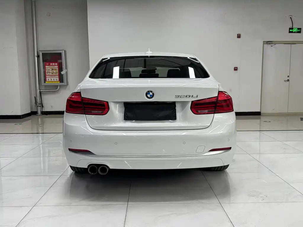 BMW 3 Series 2018 — фото 15