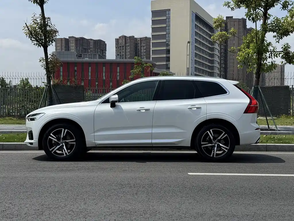 Volvo XC60 2018 — фото 14