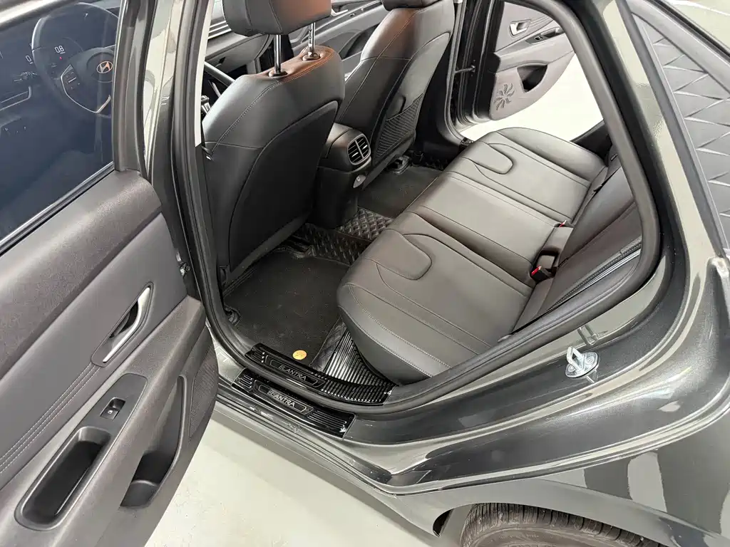 Hyundai Elantra 2023 — фото 16