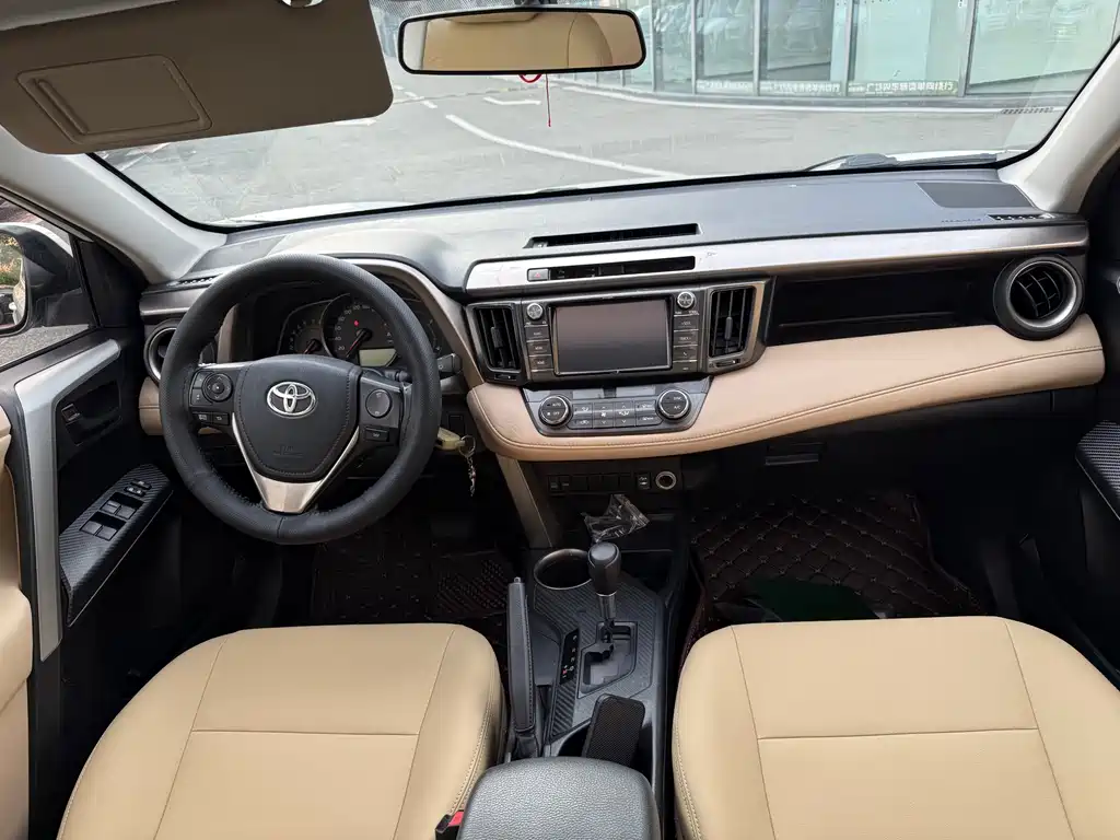 Toyota RAV4 2015 — фото 15