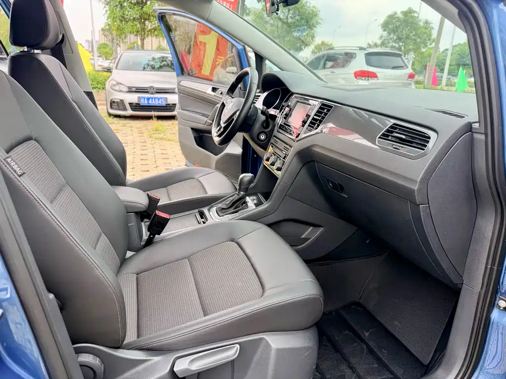 Volkswagen Golf Sportsvan 2018 — фото 10