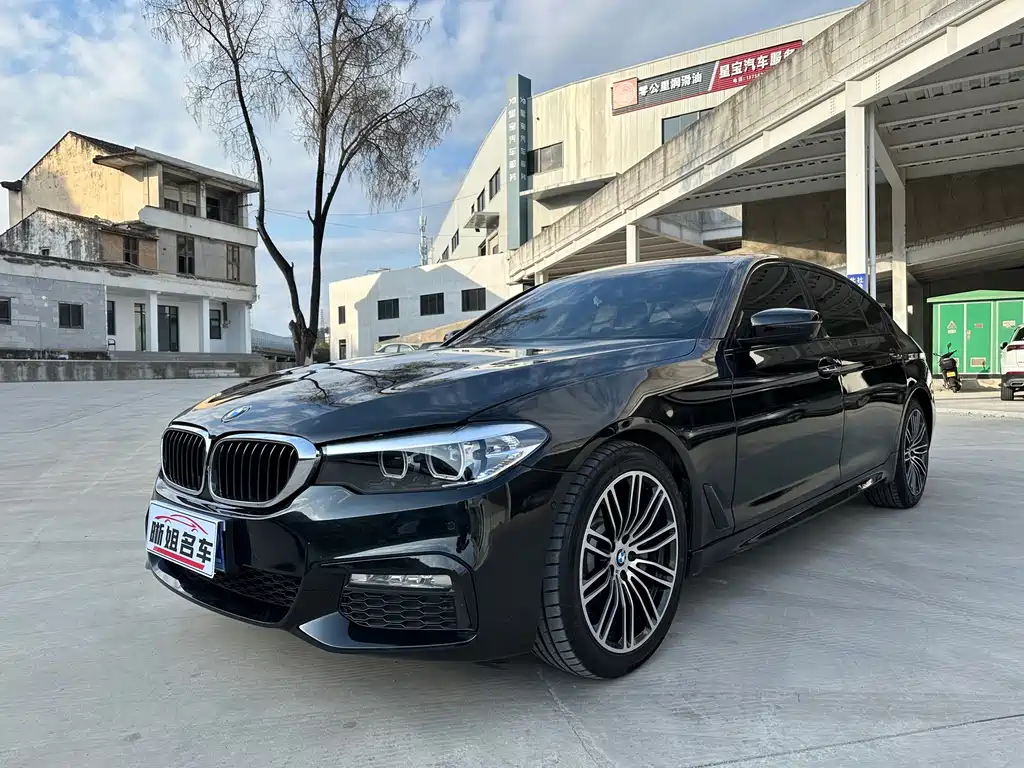 BMW 5 Series 2018 — фото 1