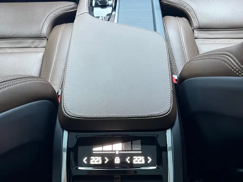 Volvo XC90 Plug-In Hybrid 2024 — фото 26