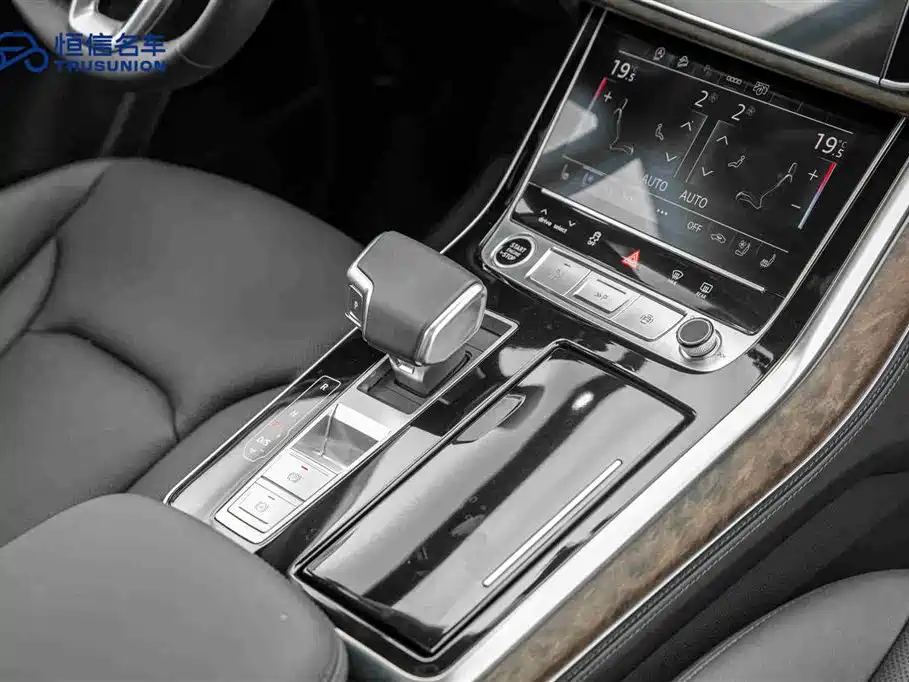 Audi Q7 2023 — фото 20