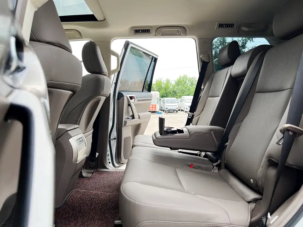 Lexus GX 2019 — фото 18