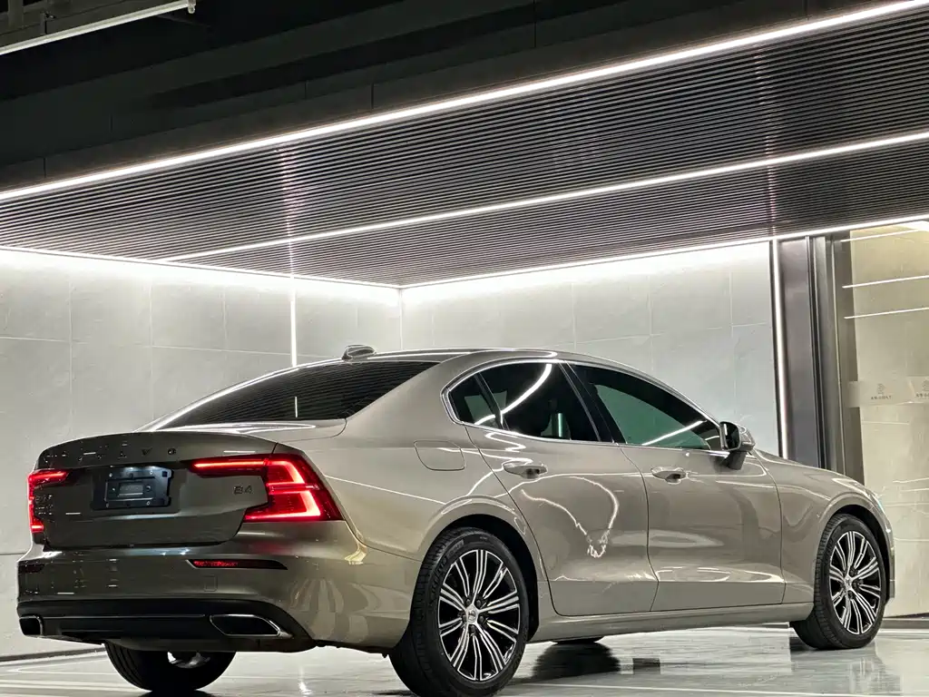 Volvo S60 2021 — фото 16