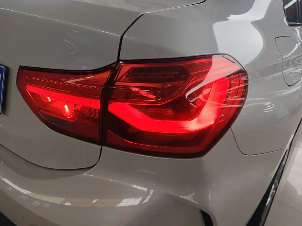 BMW 1 Series 2019 — фото 8