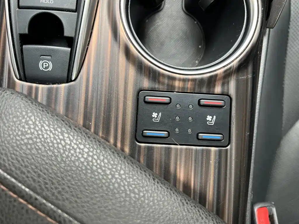 Toyota Camry 2018 — фото 13