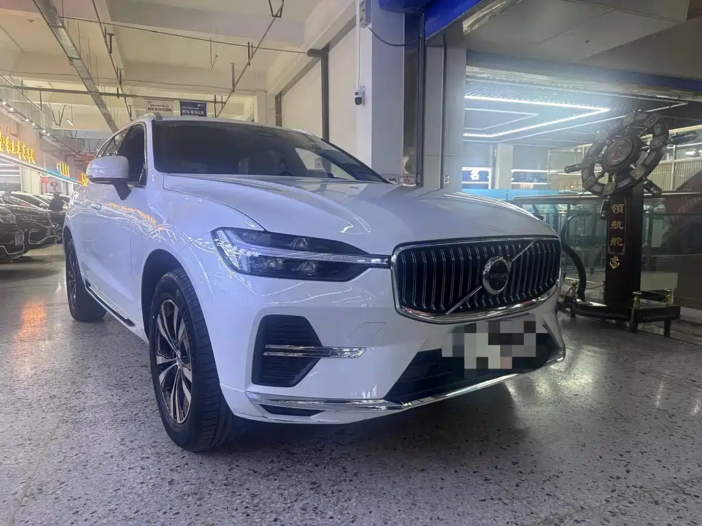 Volvo XC60 2023 — фото 3