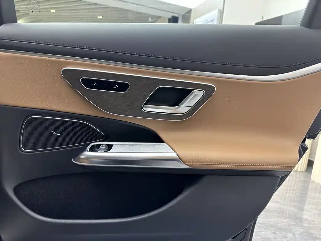 Mercedes-Benz E-Class 2025 — фото 23