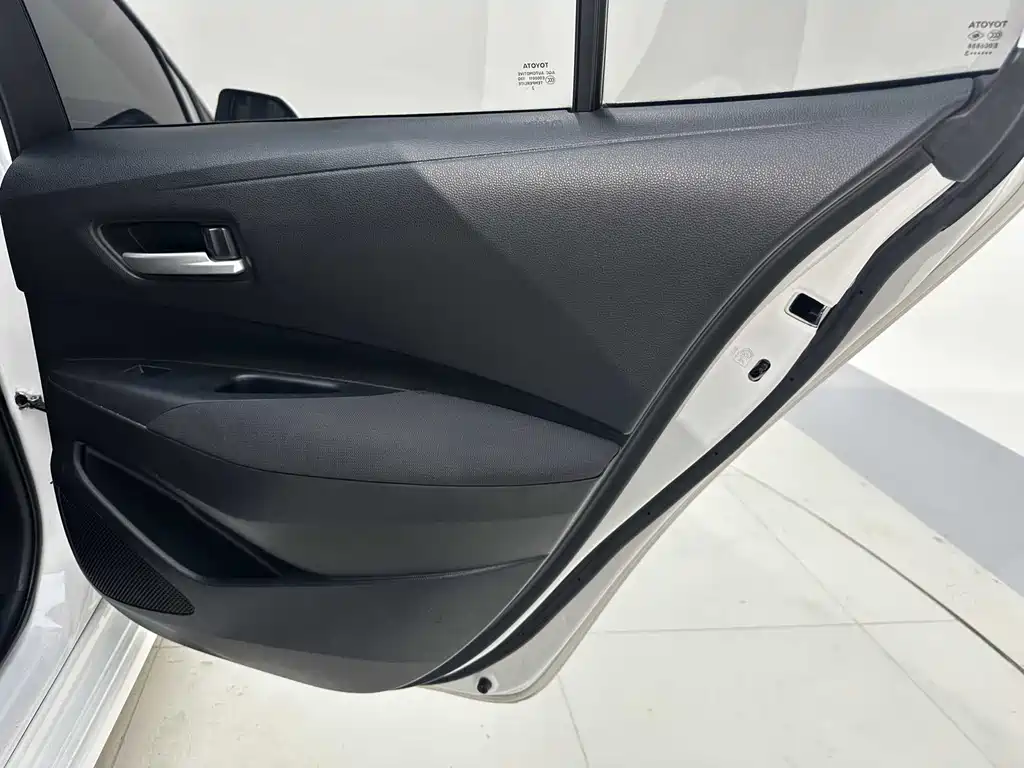 Toyota Corolla 2023 — фото 11