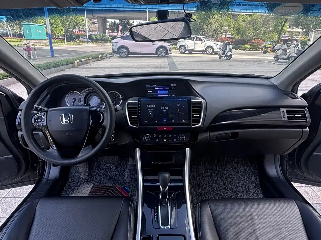 Honda Accord 2018 — фото 20