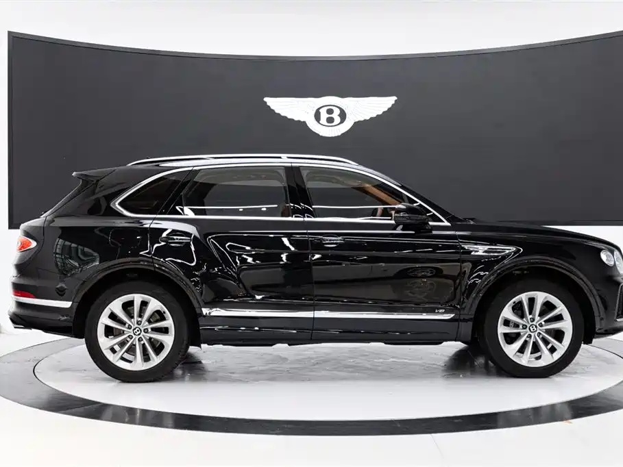Bentley Bentayga 2021 — фото 7