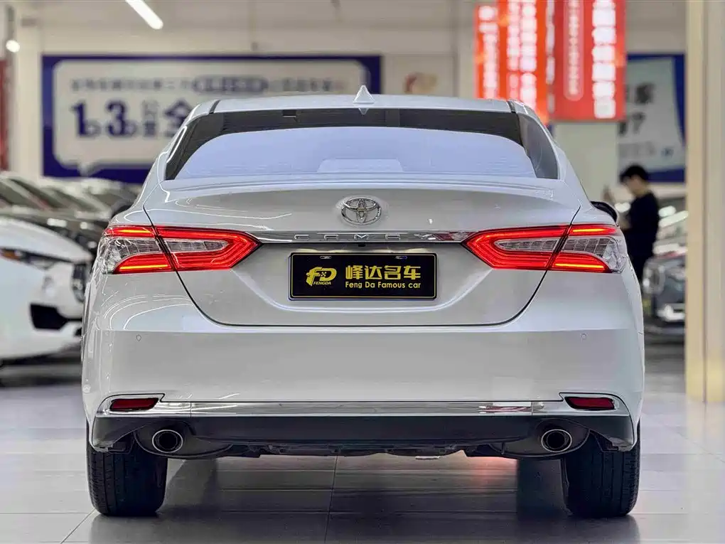 Toyota Camry 2023 — фото 7