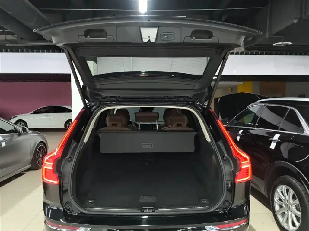 Volvo XC60 2020 — фото 18