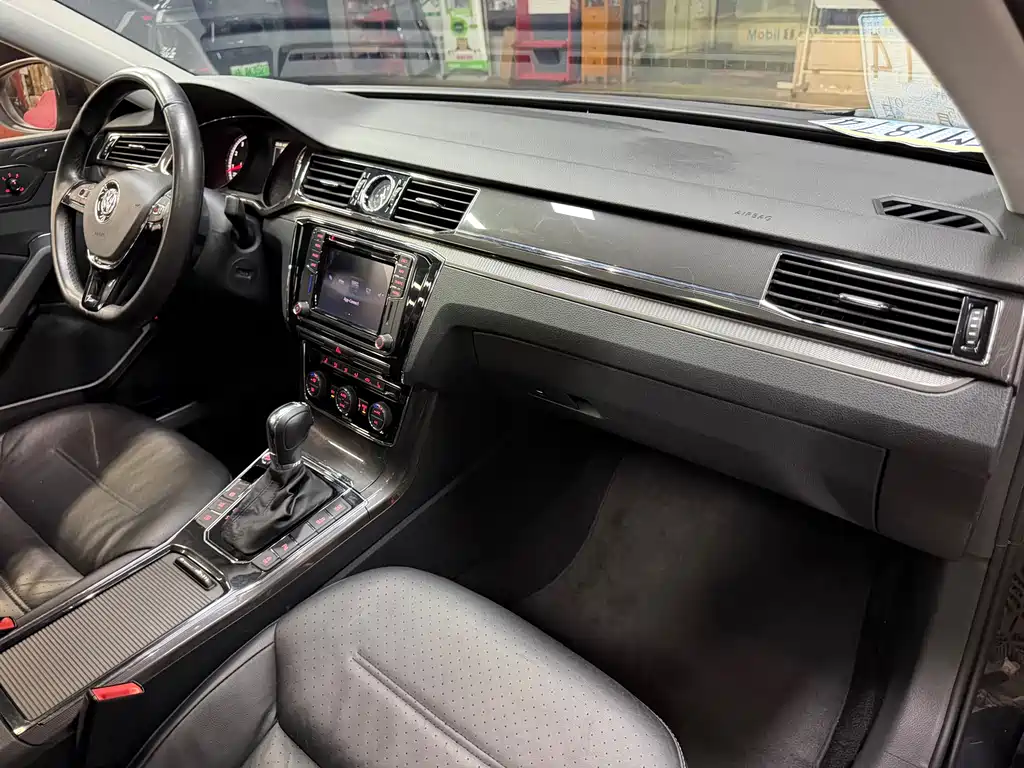 Volkswagen Passat 2016 — фото 16