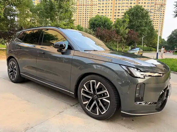 Volvo XC70 Plug-In Hybrid 2025